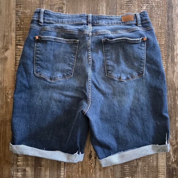 Judy Blue Pants - Judy Blue Woman's Cuffed Hem Jean Shorts Size 3XL